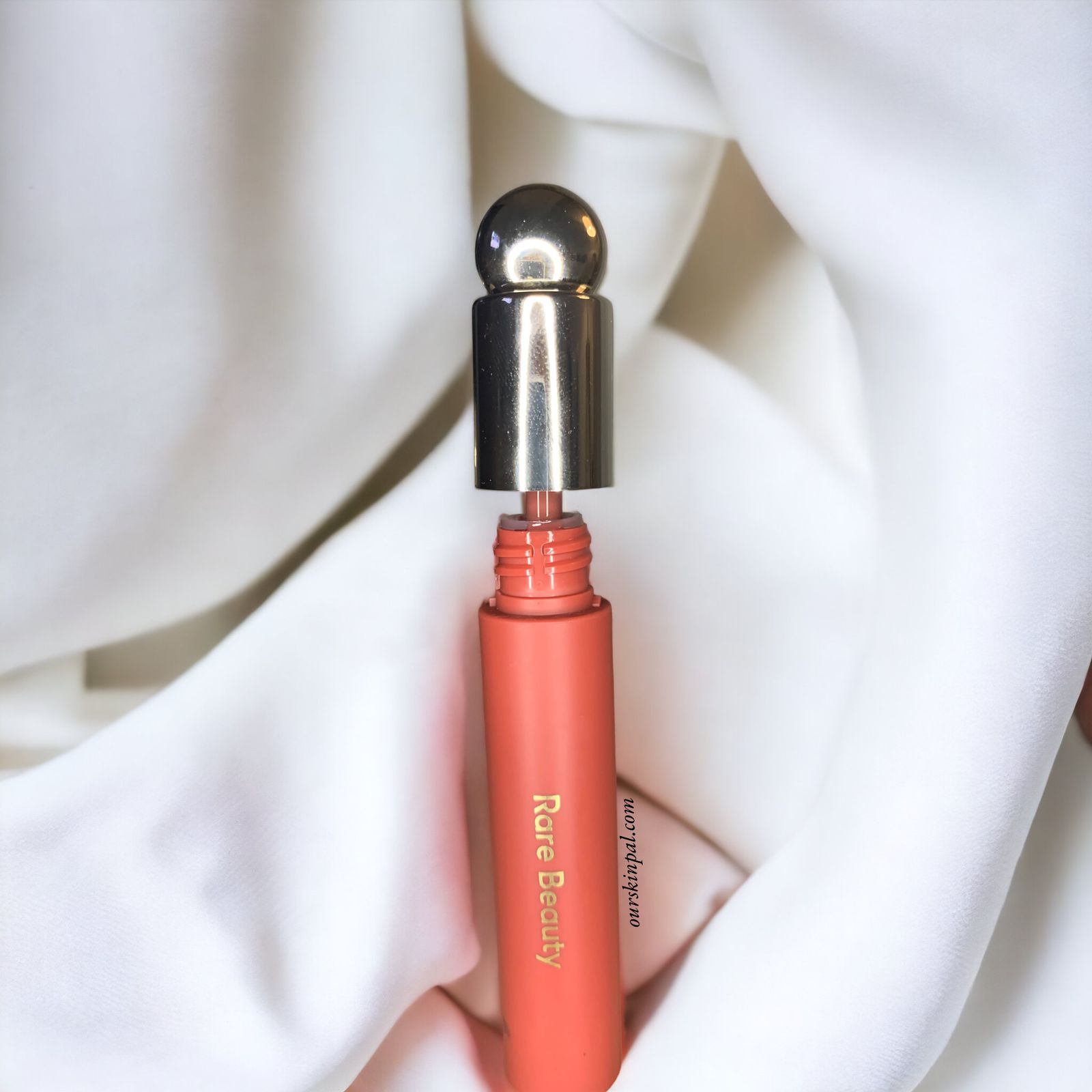 Review Ter-Jujur Rare Beauty – Soft Pinch Tinted Lip Oil